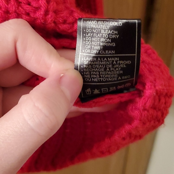 🎉Host Pick!❣BB DAKOTA LOVE ACTUALLY SWEATER - Picture 9 of 9